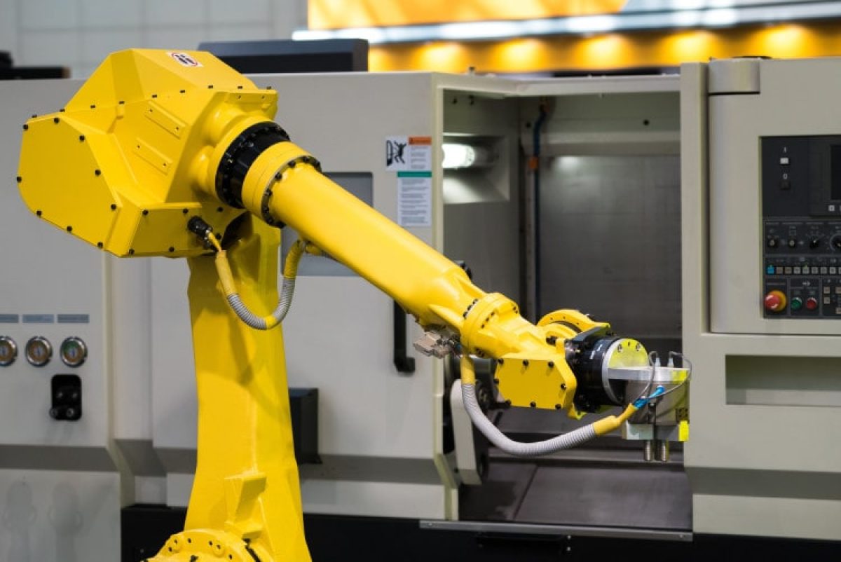 España instala más de 5.000 robots industriales en 2024